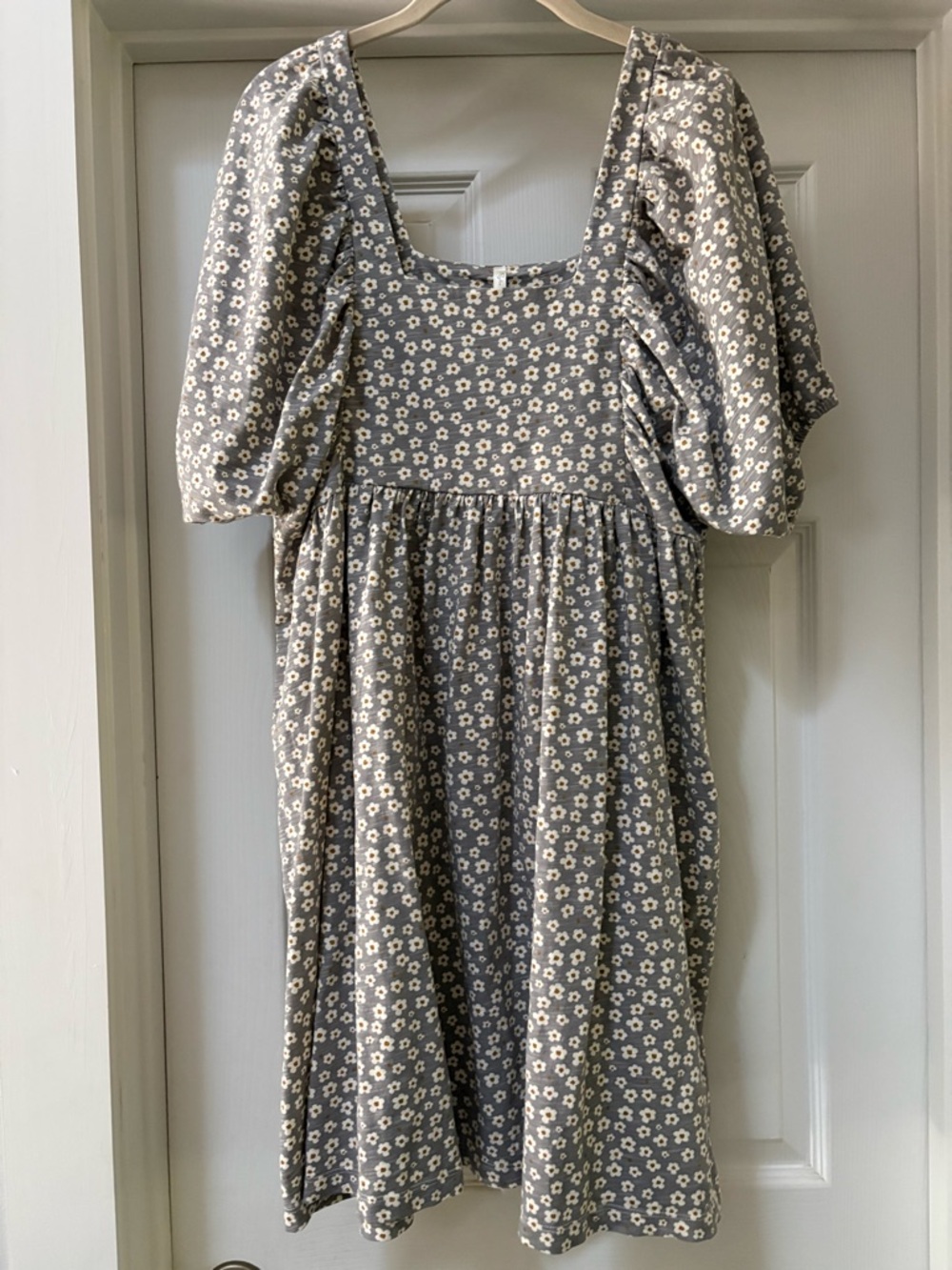 Rylee + Cru Gray Floral Square-Neck Midi Dress